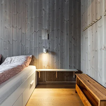 Apartment Charming New Ski-in Ski-out In