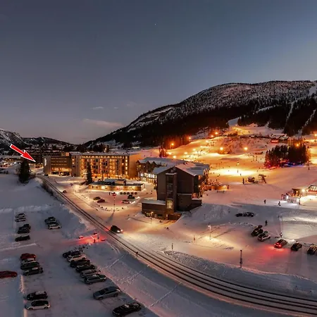 Apartment Charming New Ski-in Ski-out In *